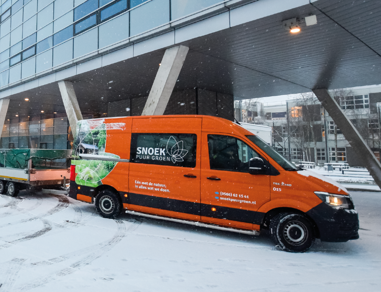 http://Bus%20van%20Snoek%20Puur%20Groen%20voor%20NHL%20Stenden%20Leeuwarden%20in%20de%20sneeuw